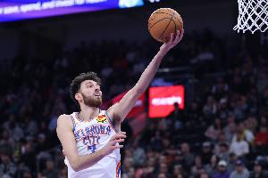 受犯规困扰！切特出战29分钟 6中5拿到10分7板2助1断2帽