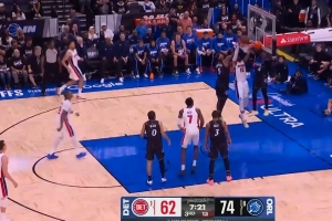 无处不在！奥萨尔大帽萨格斯 随后再拼前场板助攻哈里斯扣篮