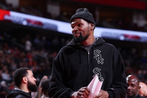 解说：火箭若被横扫也不能说杜兰特没带来提升 他季后赛就打了1场