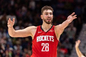 同意乌度卡观点！申京谈艾顿驱逐：没想到 这吹罚有点太软了