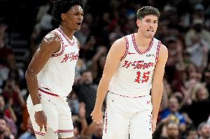 双方都不变阵！火箭VS湖人G4首发：申京、詹姆斯领衔各自阵容