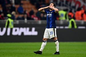 国米官方：恰尔汗奥卢左腿比目鱼肌不适，将在未来几天再次评估