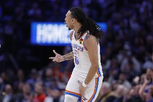 杰林威：很不幸球队有那么多伤病 但这也促使我们成为更好的球员