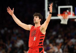 侵略性十足！阿夫迪亚半场7中4拿到13分5板3助 罚球5中5