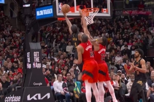 节奏可以！哈登强攻巴恩斯 对抗防守打板命中还有加罚