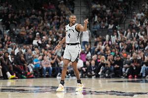 福克斯：我就是力求尽量打得简单 我很喜欢客场作战的比赛