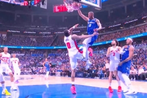 摧枯拉朽！凯恩反击冲锋一条龙 腾空暴起力劈华山扣翻杜伦