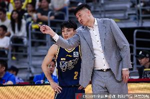 媒体人：广东的阵地战进攻打得太简单了 犯规还越来越多