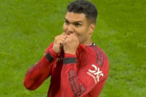 头球接力！马奎尔摆渡助攻，卡塞米罗头球破门+亲吻队徽庆祝