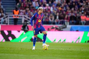 世体：阿劳霍没有打算离开巴萨，他相信下赛季处境会迎来转变