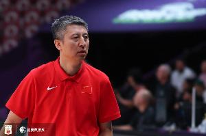 郭艾伦：我老叔是世界上最爱看篮球比赛的男人 每天都在看