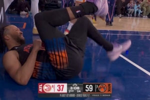 打崩了？布伦森上篮自投自抢补篮后再反击上篮 尼克斯领先22分！