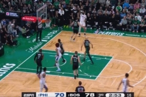 外线有谱！德拉蒙德底角接球 三分出手稳稳命中