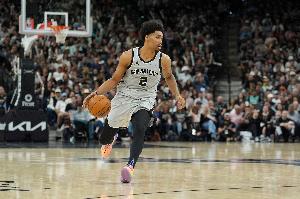 未来可期！哈珀系列赛场均12.6分3.8篮板1.8助 三分球命中率50%