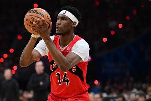 年轻人打得真不错！沃尔特6记三分拿下20分3板2助4断 上半场17分