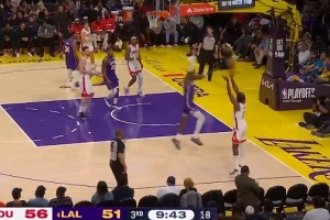 很坚决！火箭速推反击 伊森底角空位飙中个人本场第2记三分