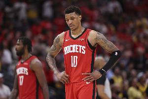 扳成2-3！媒体人：关键时刻火箭的年轻人挺住了