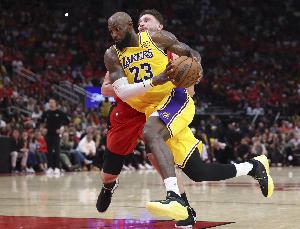 热度拉满！“火箭vs湖人”词条冲上微博热搜榜第二位