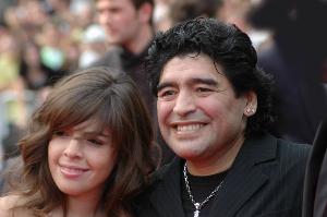 家事难断！女儿起诉马拉多纳两名姐妹，称其盗用父亲商标盈利