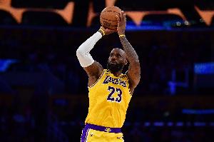 命中率互换了？湖人下半场三分球12投1中&末节10中1 火箭19中6