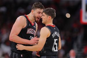 火记：这真是一场顽强的胜利 火箭连续两年赢下客场生死战