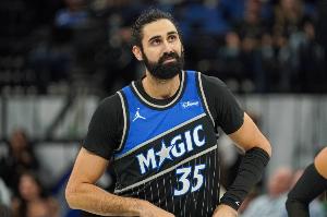 差之毫厘！坎宁安底线跳投 比塔泽高高跃起将球扇飞但被吹干扰球