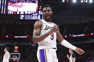 布朗尼今天没有获得出场机会 系列赛前四战场均打8分钟&得2.5分