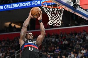 需要多发挥啊！杜伦篮下卡在防守人身后补篮得分 活塞11-4开局