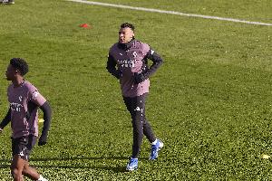 记者：皇马消息源透露，库尔图瓦和姆巴佩目标为国家德比做好准备