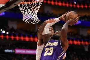 小贾称火箭是更好球队？詹姆斯：不在乎这屁话 我年纪大了懒得理