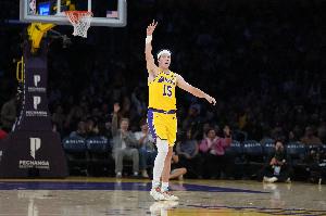 里夫斯：我错失很多空位机会 我们会回看录像 做出改进争取G6赢球