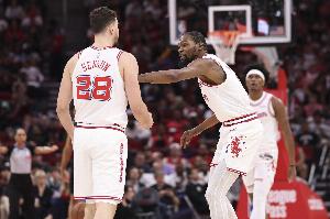 申京：没上场的球员也都非常重要  范弗里特杰夫·格林杜兰特都是