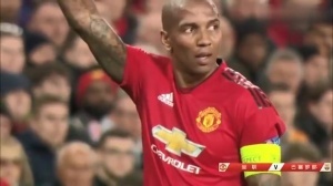 扬教授退役！詹俊名场面：阿什利·扬，该传中了！11脚传中全空