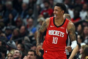 火记：斯通去年休赛期操作并非完美 但续约小贾肯定做对了