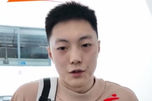胡明轩：每个人都多多少少有伤病&一直在坚持 尽可能为球队做贡献