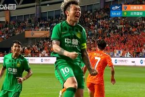 国安2-1再度领先玉昆！张稀哲传中造石柯手球送点，亲自主罚命中