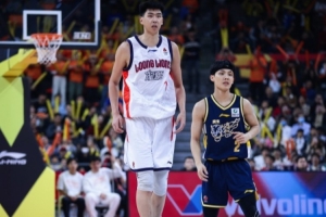 媒体人：徐昕在篮下终结&进攻选择还是差点意思 需要继续训练加强