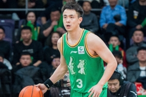 需要你得分！赵继伟半场3中0未得分 仅拿1板2助1断