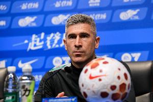 蒙哥马利：明天法比奥、林良铭和李磊都可以回来，我们会全力以赴