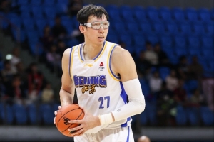 媒体人：北京次节领先11分后下麦基上周琦 攻防都下滑导致被扳平