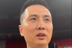 卢伟：防守端做了针对性布置 两名大外援伤病恢复得不错