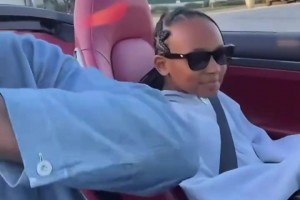 能有什么烦恼呢 勒布朗詹姆斯与女儿朱莉快乐出游!