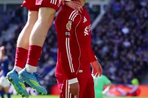 詹俊:利物浦现在可以保五争四了,但是球队的霉运还在继续!