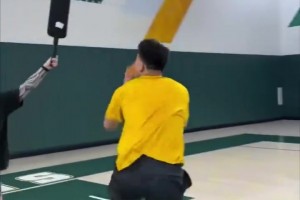 王俊杰最新训练:秀霸气战斧劈扣!各种拉杆上篮!